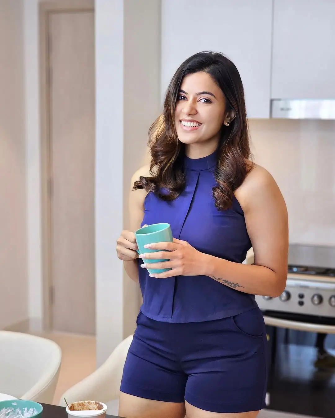 ANJU KURIAN LONG LEGS SHOW IN BLUE SHORT TOP 3